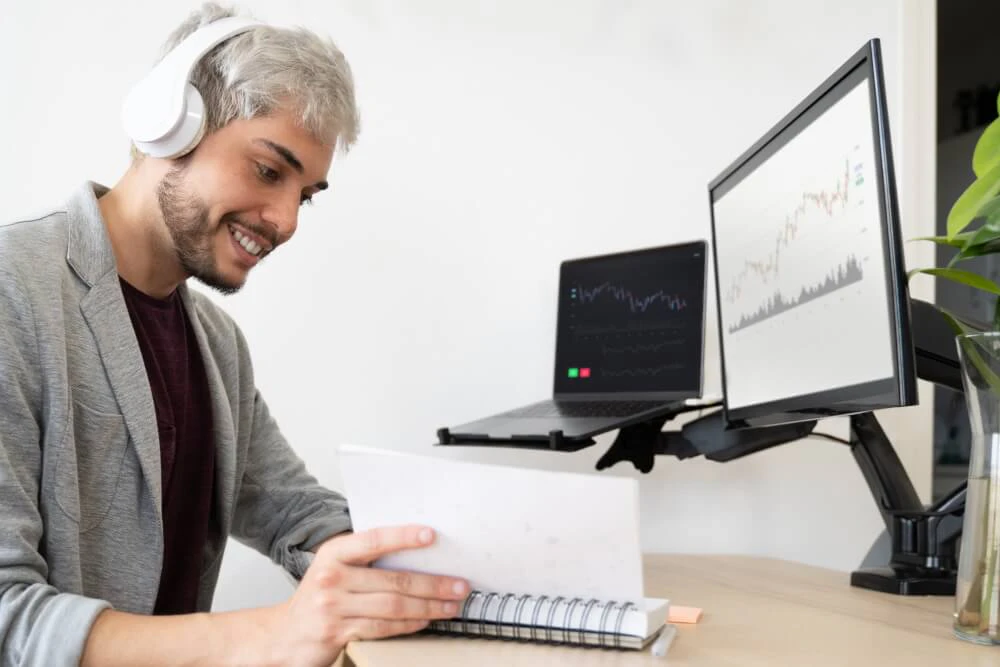 Trader preparing and planning trades with a clear risk management approach