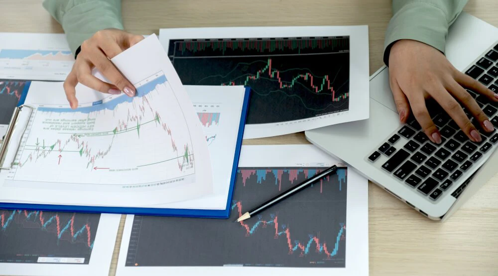 Forex trading mentor reviewing performance records and guiding a trader