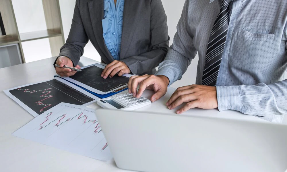 Different trading strategies and timeframes showing risk and trade duration differences