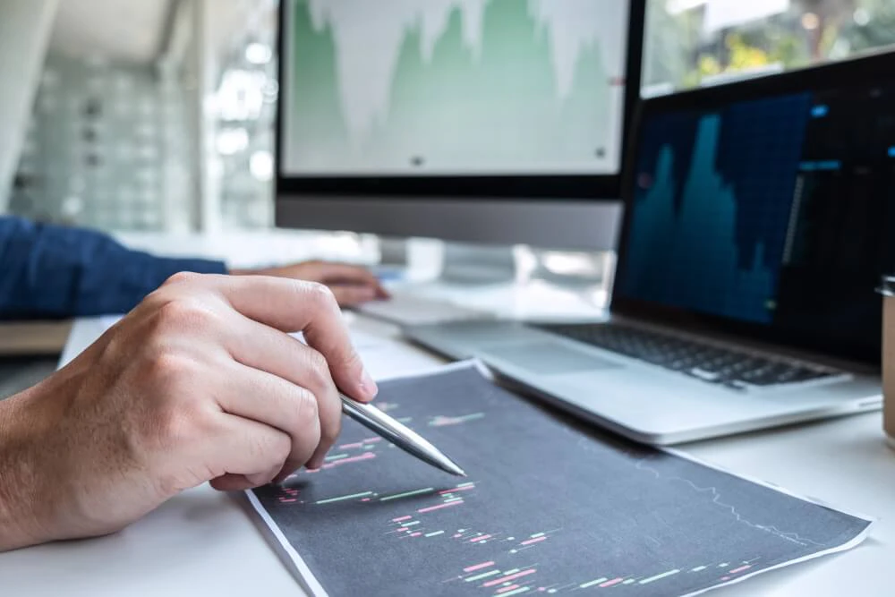 Trader developing a structured trading approach with guidance from a mentor