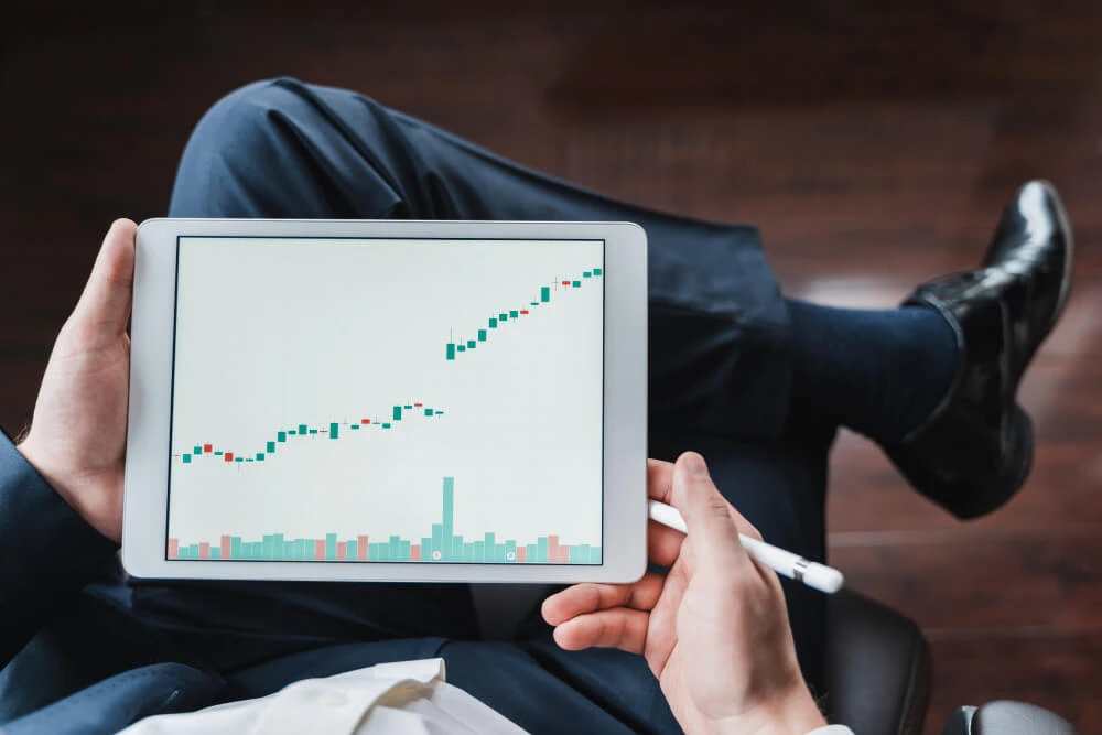 Trader transitioning from demo trading to real account while managing emotions and risk