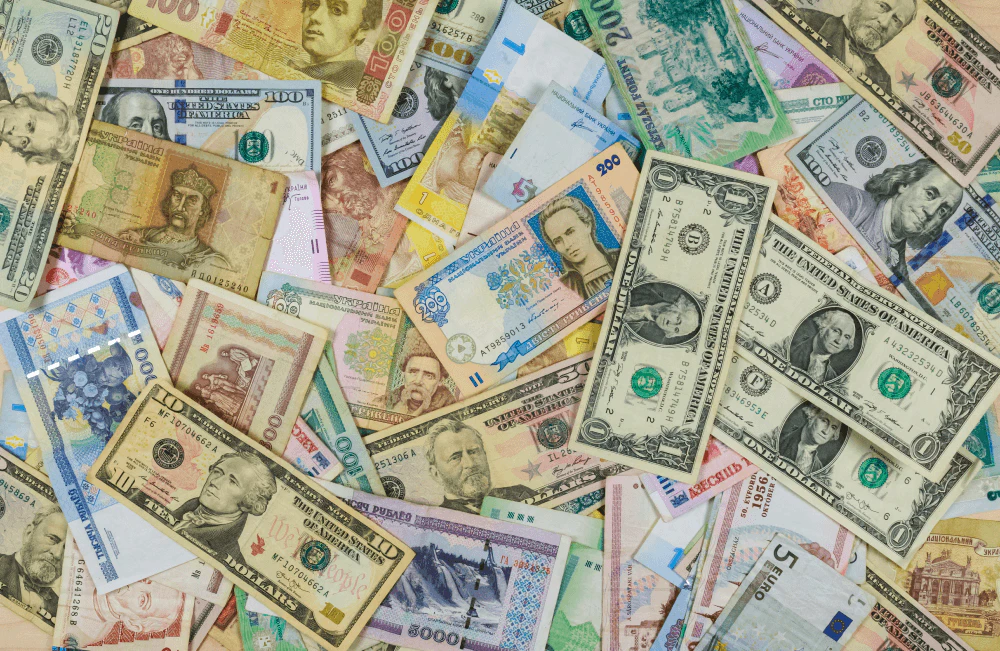 Comparison of forex markets showing liquidity differences and tighter spreads in major currency pairs