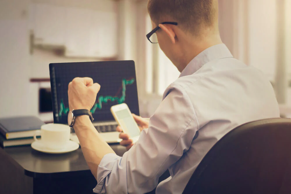 Trader focusing on charts and analyzing a specific market to improve trading skills